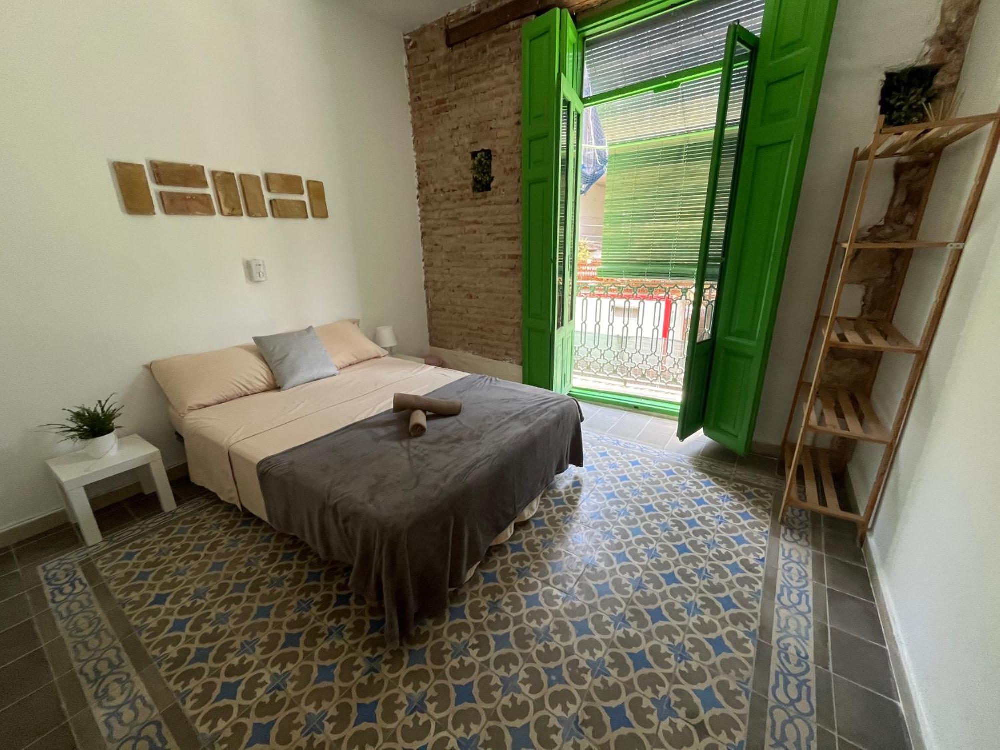 ולנסיה Kiwi Rooms Auto Check-In מראה חיצוני תמונה