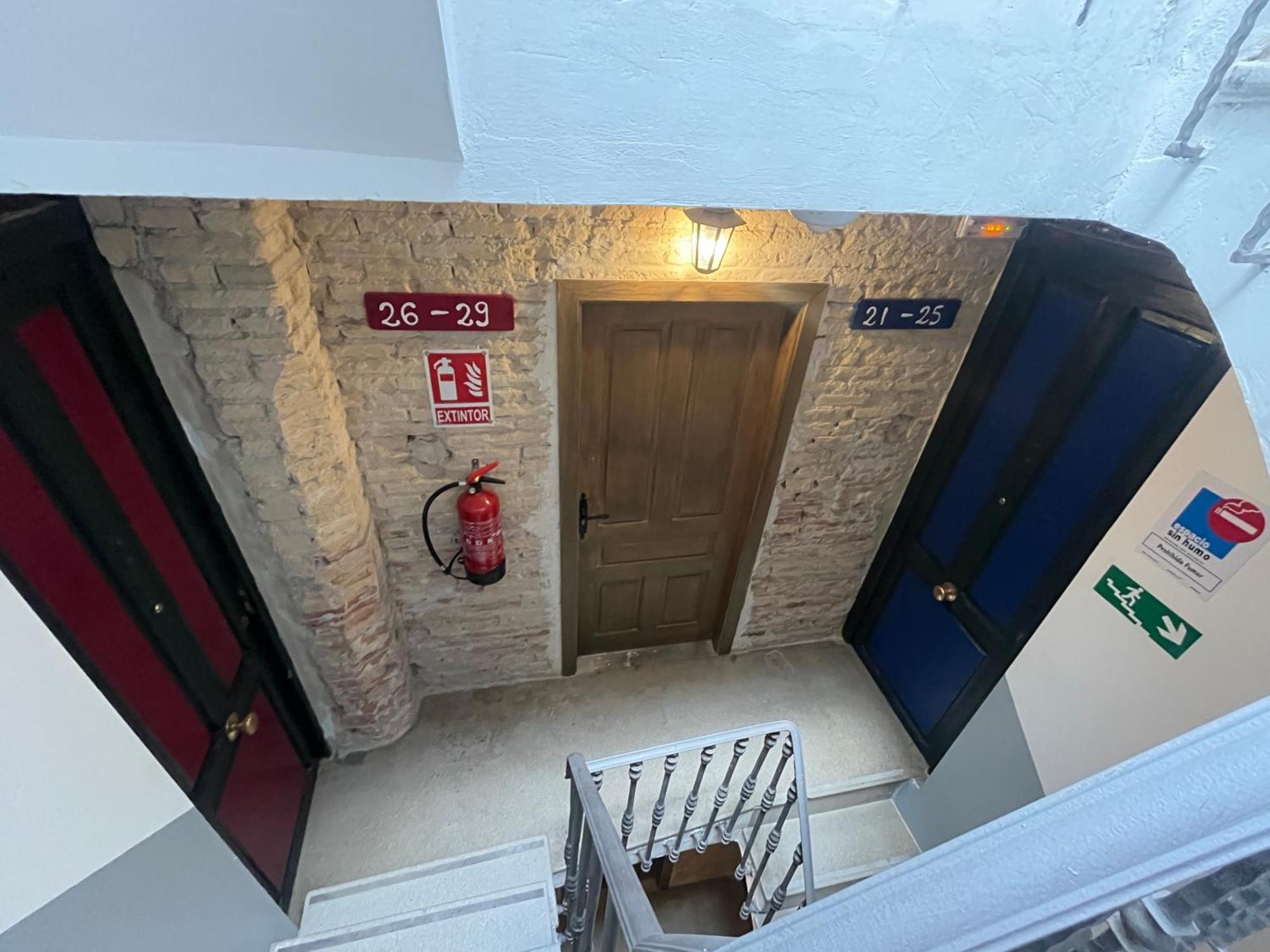ולנסיה Kiwi Rooms Auto Check-In מראה חיצוני תמונה